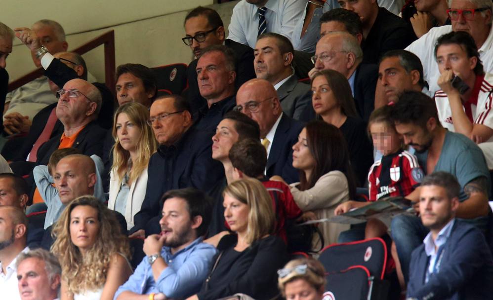 In tribuna anche Carlo Tavecchio e Antonio Conte, una fila sopra a quella dei Berlusconi. Ansa